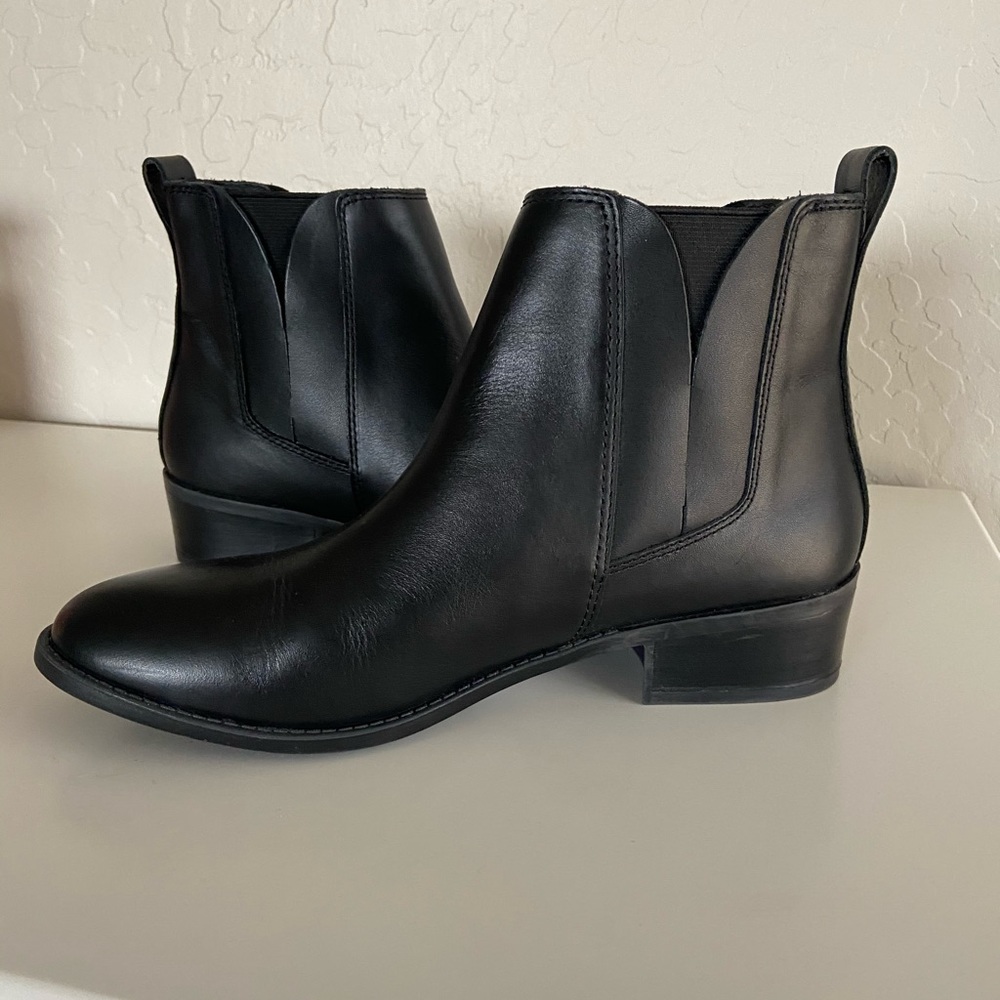 Black Steve Madden booties size 9